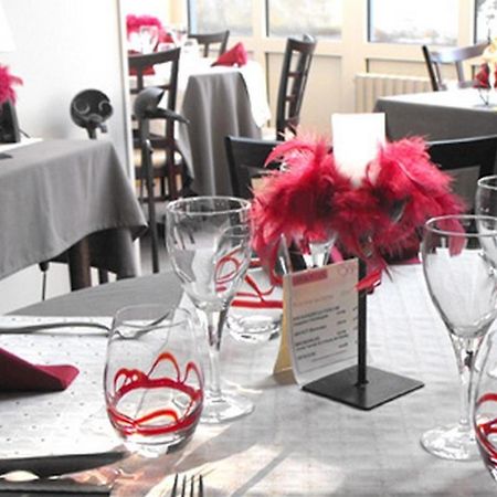 Logis Hotel Restaurant Les Capucins Avallon Esterno foto