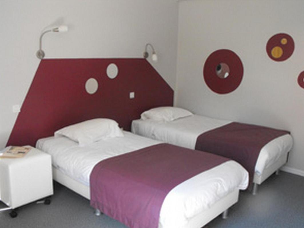 Logis Hotel Restaurant Les Capucins Avallon Esterno foto
