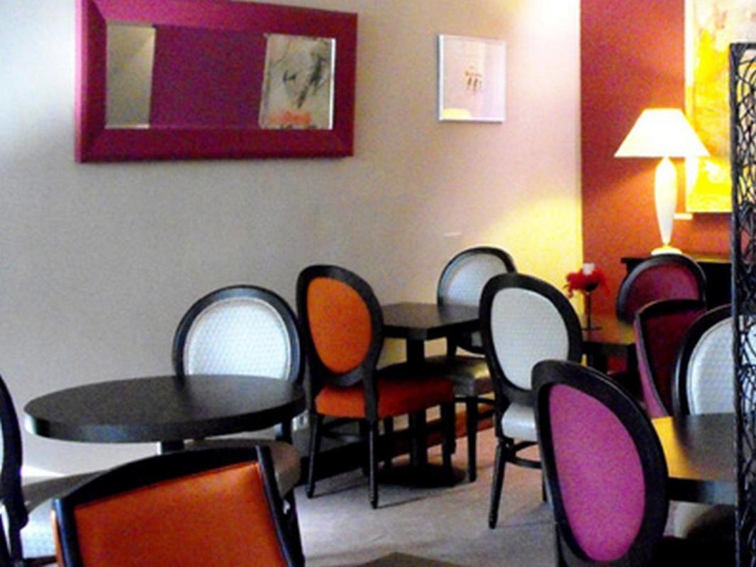 Logis Hotel Restaurant Les Capucins Avallon Esterno foto