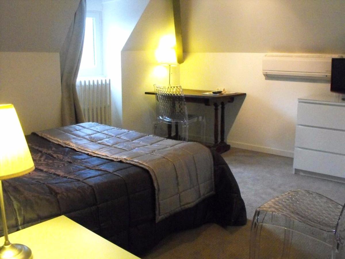 Logis Hotel Restaurant Les Capucins Avallon Esterno foto