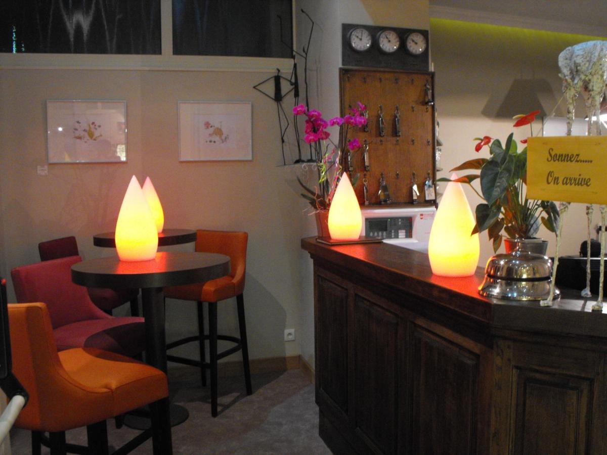 Logis Hotel Restaurant Les Capucins Avallon Esterno foto