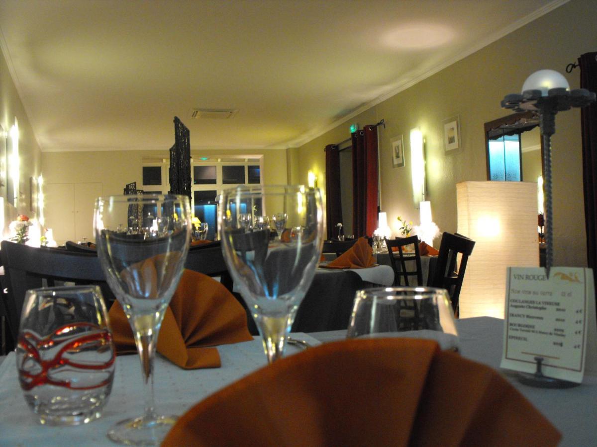 Logis Hotel Restaurant Les Capucins Avallon Esterno foto