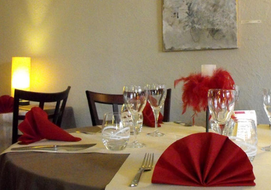 Logis Hotel Restaurant Les Capucins Avallon Esterno foto