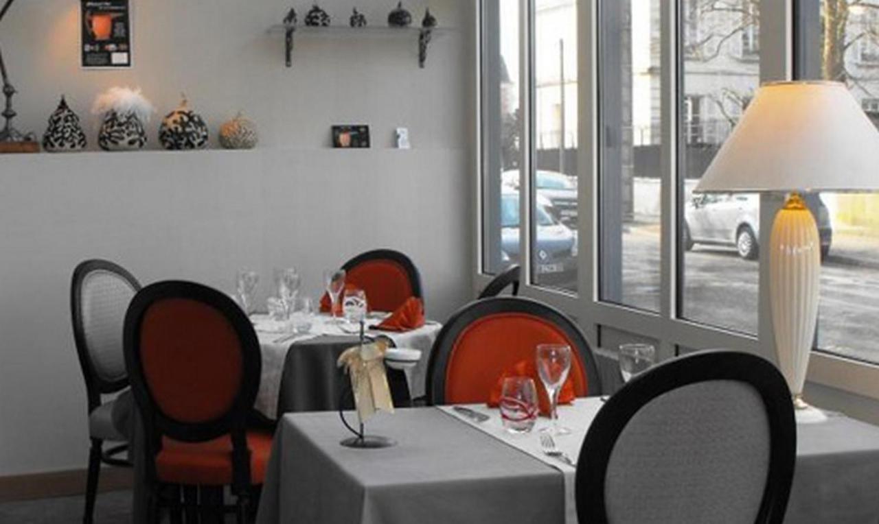 Logis Hotel Restaurant Les Capucins Avallon Esterno foto