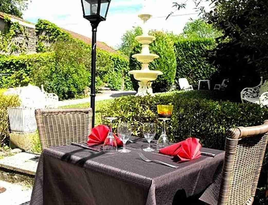 Logis Hotel Restaurant Les Capucins Avallon Esterno foto