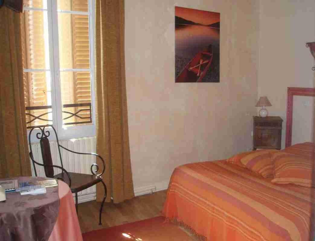 Logis Hotel Restaurant Les Capucins Avallon Esterno foto
