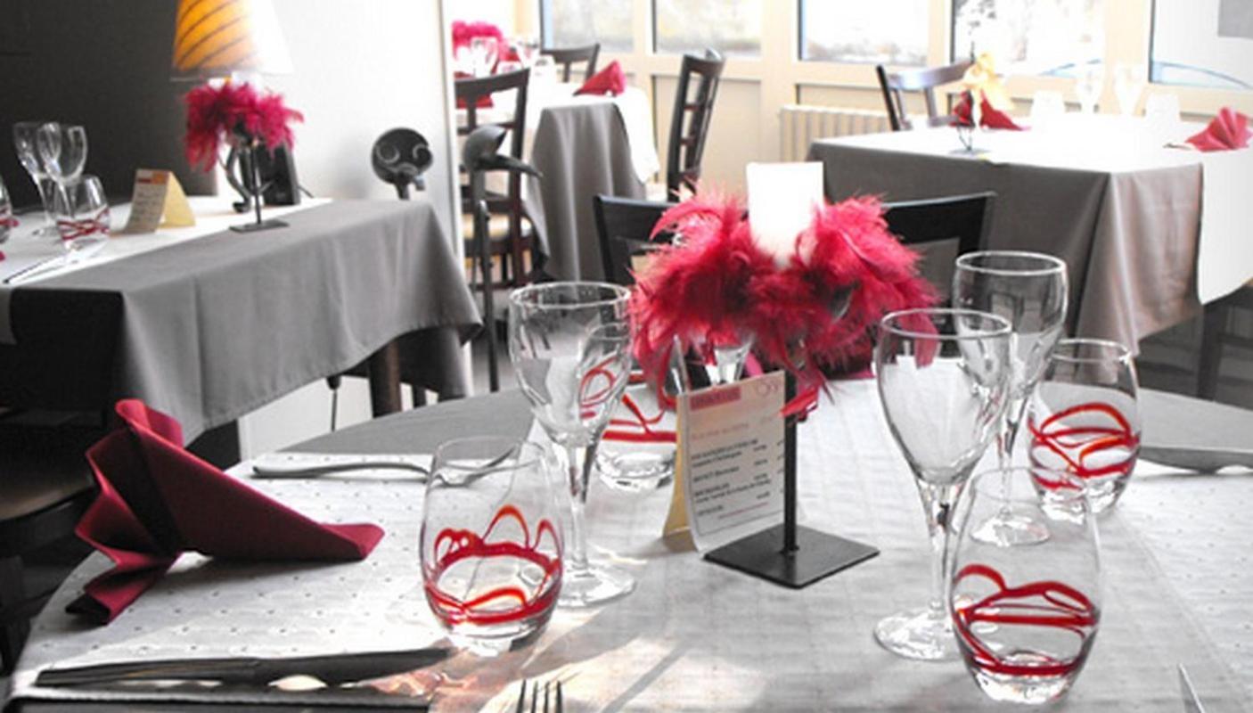 Logis Hotel Restaurant Les Capucins Avallon Esterno foto