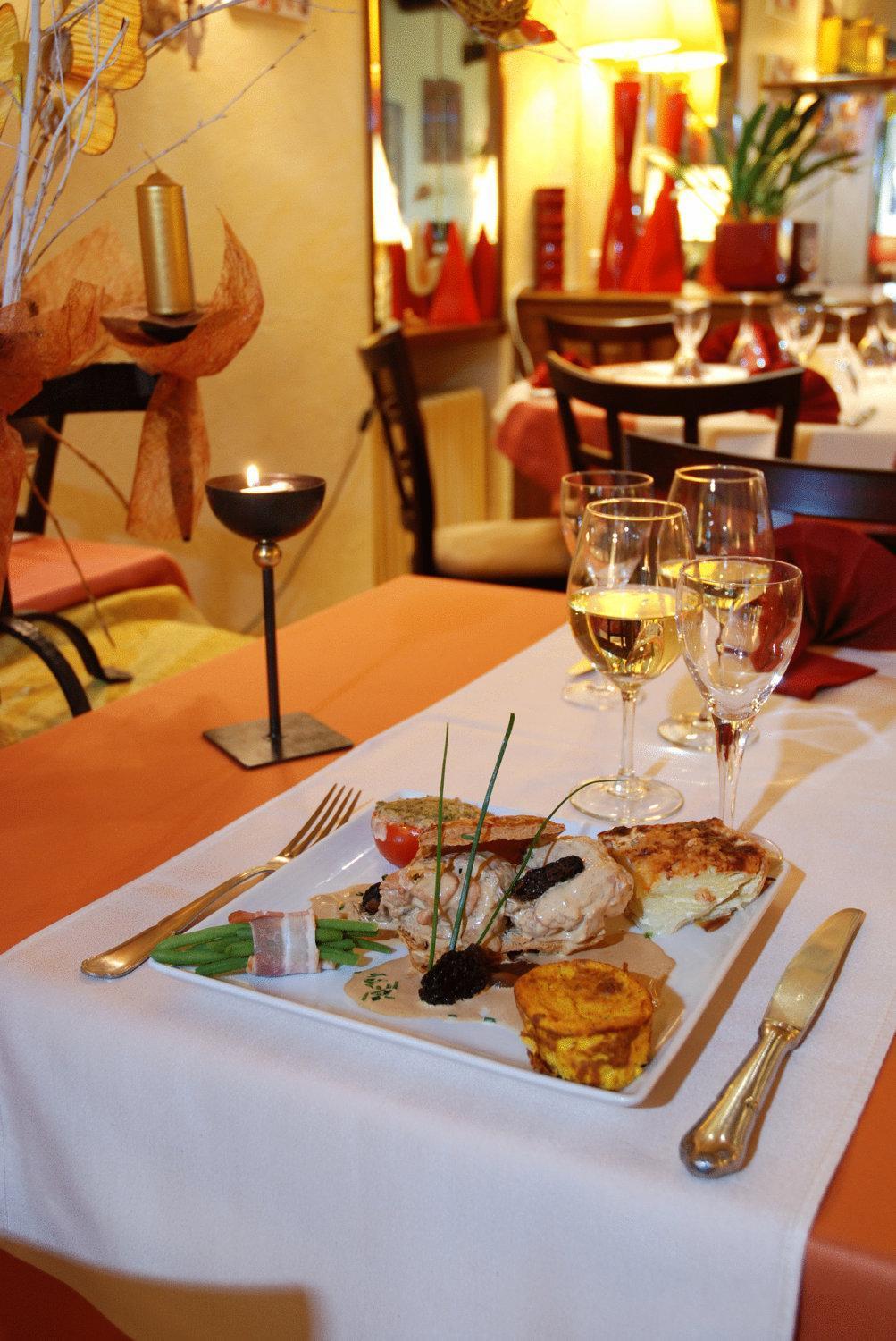 Logis Hotel Restaurant Les Capucins Avallon Esterno foto
