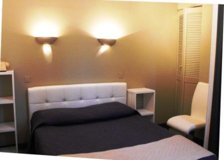 Logis Hotel Restaurant Les Capucins Avallon Esterno foto